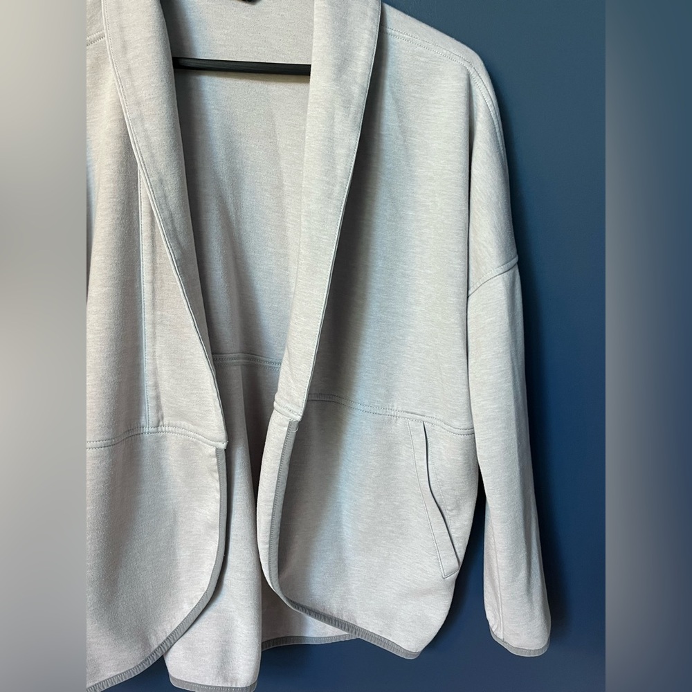 WOMENS THE NORTH FACE JACKET Size Medium gray - Picture 2 of 5